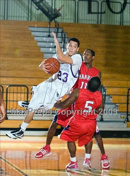 Thumbnail 3 in Warren vs. Manvel (McDonalds Texas Invitational) photogallery.