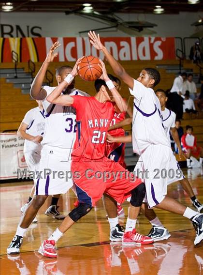 Thumbnail 2 in Warren vs. Manvel (McDonalds Texas Invitational) photogallery.
