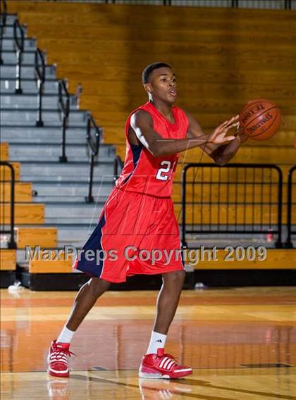 Thumbnail 2 in Warren vs. Manvel (McDonalds Texas Invitational) photogallery.