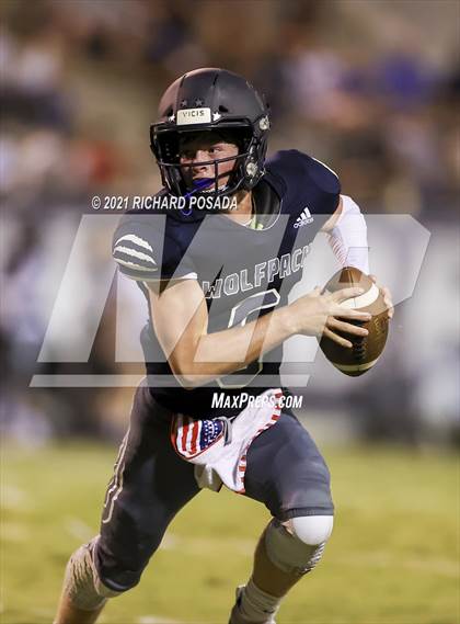 Thumbnail 3 in Sanger vs. Clovis East photogallery.