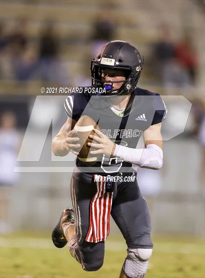 Thumbnail 2 in Sanger vs. Clovis East photogallery.