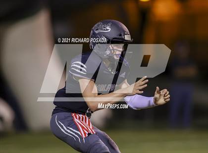 Thumbnail 2 in Sanger vs. Clovis East photogallery.