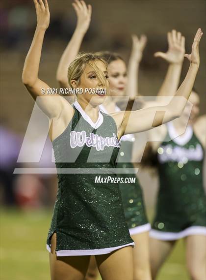 Thumbnail 2 in Sanger vs. Clovis East photogallery.