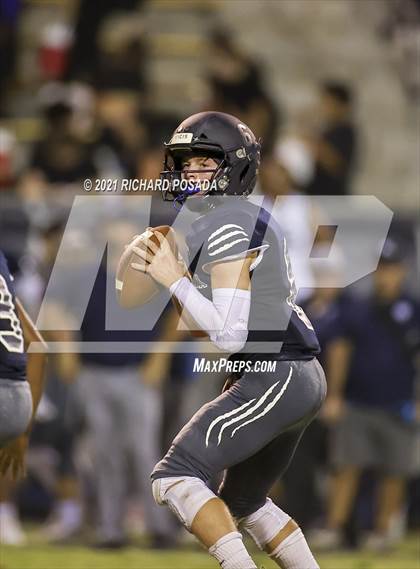 Thumbnail 2 in Sanger vs. Clovis East photogallery.