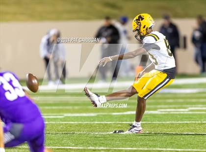 Thumbnail 1 in Fort Bend Marshall @ University (UIL Football 5A DII Bi-District Playoff) photogallery.