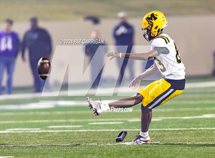 Thumbnail 3 in Fort Bend Marshall @ University (UIL Football 5A DII Bi-District Playoff) photogallery.