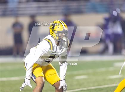 Thumbnail 1 in Fort Bend Marshall @ University (UIL Football 5A DII Bi-District Playoff) photogallery.