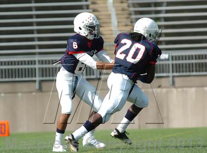 Thumbnail 3 in Hall Of Fame Classic (Military Bowl) photogallery.