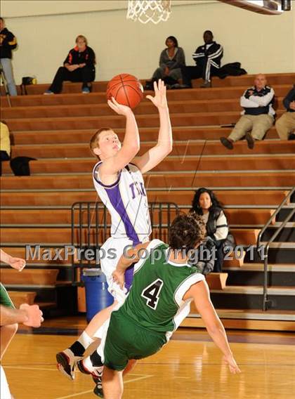 Thumbnail 1 in Islip vs Westhampton (2011 Holiday Tournament) photogallery.