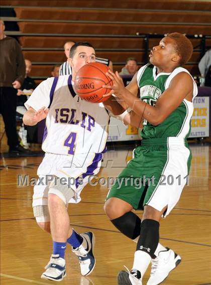 Thumbnail 1 in Islip vs Westhampton (2011 Holiday Tournament) photogallery.