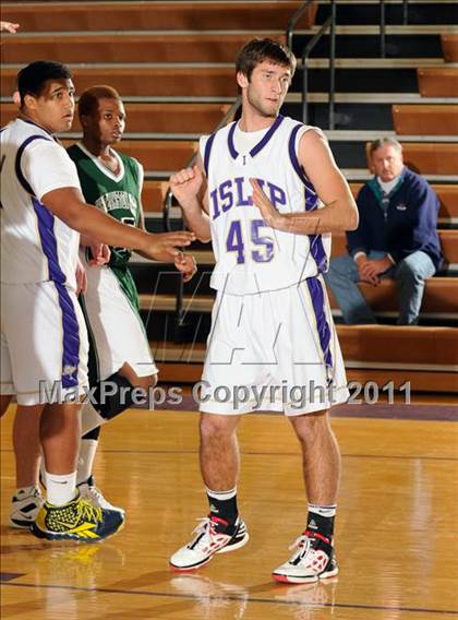 Thumbnail 1 in Islip vs Westhampton (2011 Holiday Tournament) photogallery.
