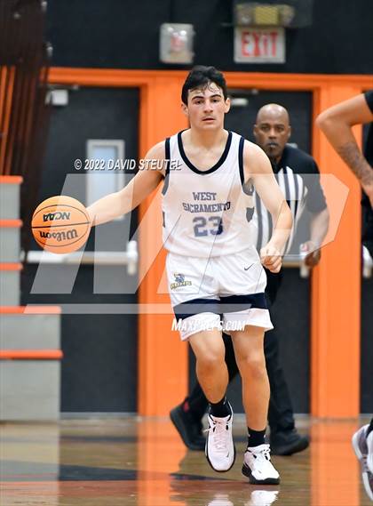 Thumbnail 2 in Sacramento vs. River City (Tiger Classic) photogallery.