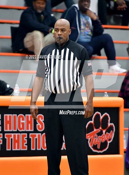 Thumbnail 2 in Sacramento vs. River City (Tiger Classic) photogallery.
