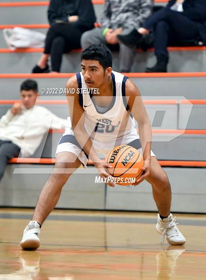 Thumbnail 2 in Sacramento vs. River City (Tiger Classic) photogallery.