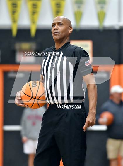 Thumbnail 2 in Sacramento vs. River City (Tiger Classic) photogallery.