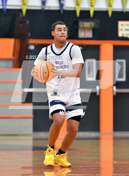 Thumbnail 2 in Sacramento vs. River City (Tiger Classic) photogallery.