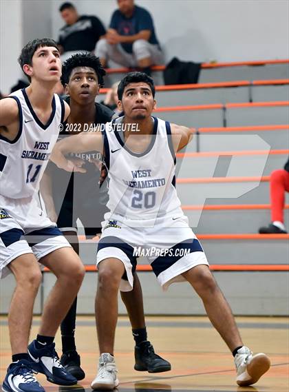 Thumbnail 2 in Sacramento vs. River City (Tiger Classic) photogallery.