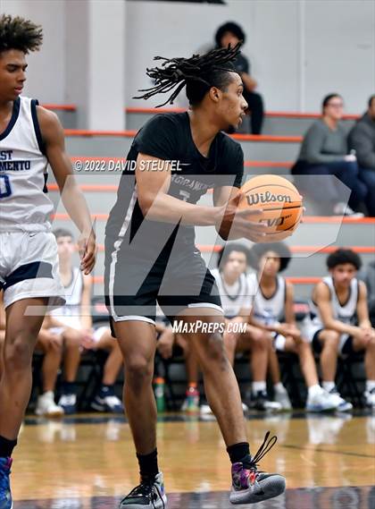 Thumbnail 2 in Sacramento vs. River City (Tiger Classic) photogallery.