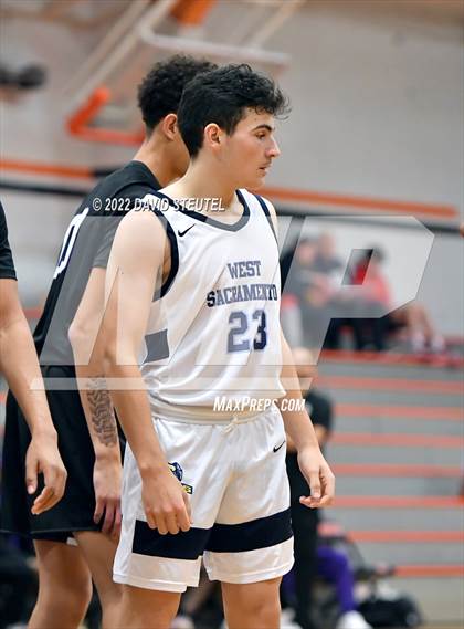 Thumbnail 2 in Sacramento vs. River City (Tiger Classic) photogallery.