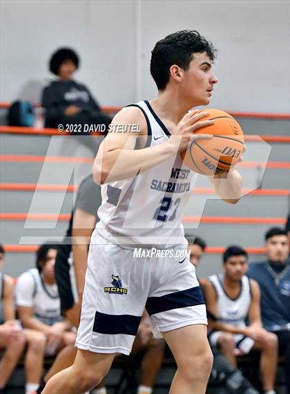 Thumbnail 3 in Sacramento vs. River City (Tiger Classic) photogallery.