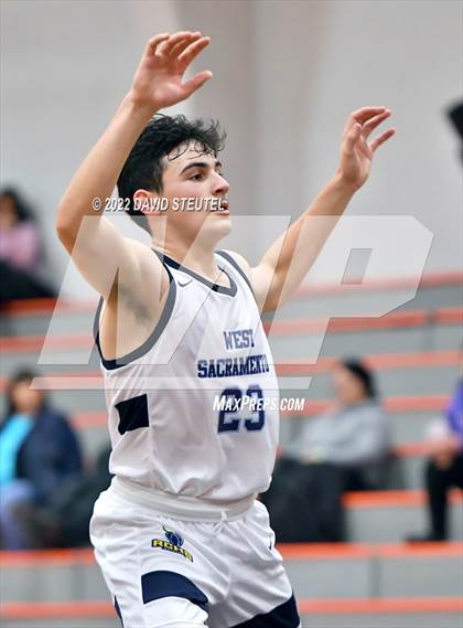 Thumbnail 2 in Sacramento vs. River City (Tiger Classic) photogallery.