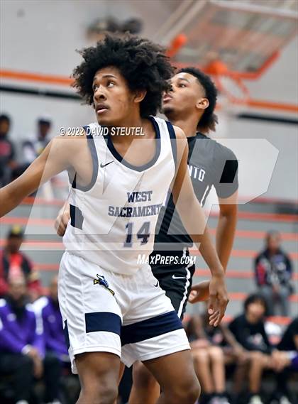 Thumbnail 2 in Sacramento vs. River City (Tiger Classic) photogallery.