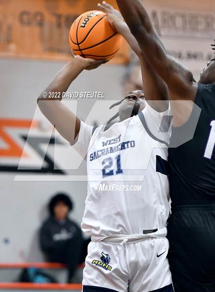 Thumbnail 1 in Sacramento vs. River City (Tiger Classic) photogallery.