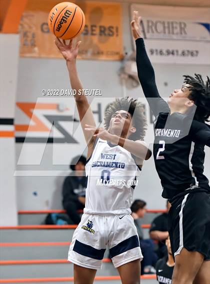 Thumbnail 1 in Sacramento vs. River City (Tiger Classic) photogallery.