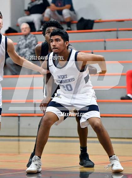 Thumbnail 3 in Sacramento vs. River City (Tiger Classic) photogallery.