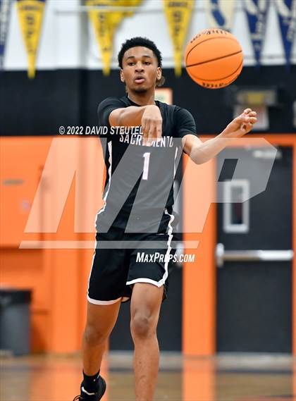 Thumbnail 2 in Sacramento vs. River City (Tiger Classic) photogallery.