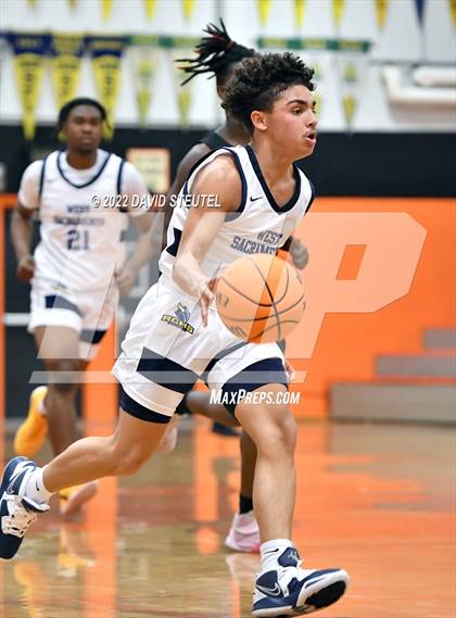 Thumbnail 1 in Sacramento vs. River City (Tiger Classic) photogallery.