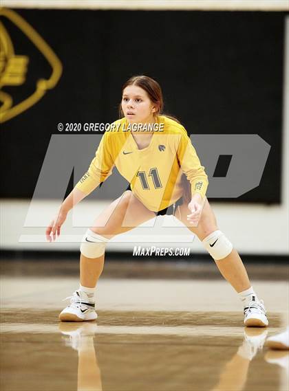 Thumbnail 3 in Carroll vs Fossil Ridge photogallery.