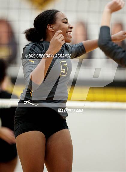 Thumbnail 2 in Carroll vs Fossil Ridge photogallery.