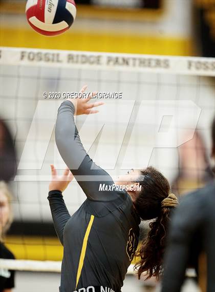 Thumbnail 2 in Carroll vs Fossil Ridge photogallery.
