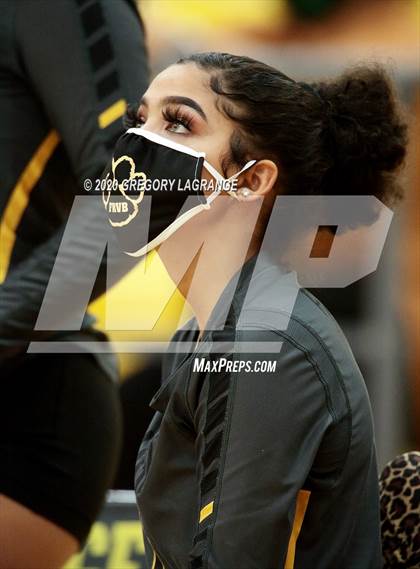 Thumbnail 3 in Carroll vs Fossil Ridge photogallery.