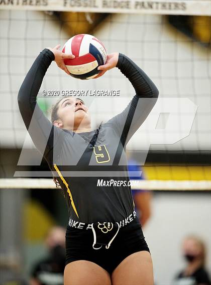 Thumbnail 3 in Carroll vs Fossil Ridge photogallery.