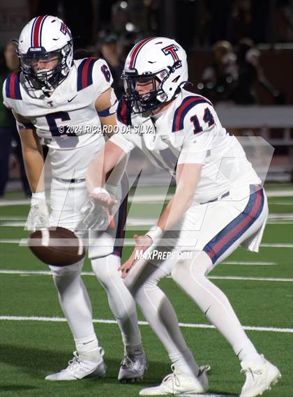 Thumbnail 1 in Strake Jesuit vs Tompkins (UIL Football 6A D1 Bi-District) photogallery.