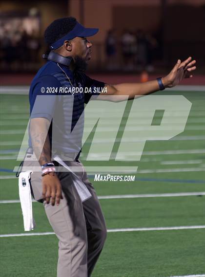 Thumbnail 3 in Strake Jesuit vs Tompkins (UIL Football 6A D1 Bi-District) photogallery.