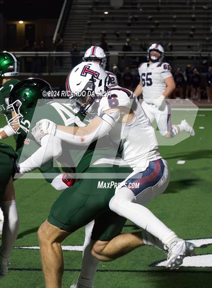 Thumbnail 2 in Strake Jesuit vs Tompkins (UIL Football 6A D1 Bi-District) photogallery.