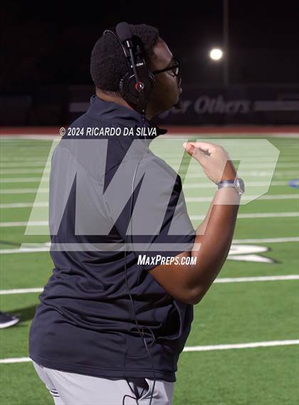 Thumbnail 3 in Strake Jesuit vs Tompkins (UIL Football 6A D1 Bi-District) photogallery.