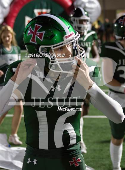 Thumbnail 1 in Strake Jesuit vs Tompkins (UIL Football 6A D1 Bi-District) photogallery.