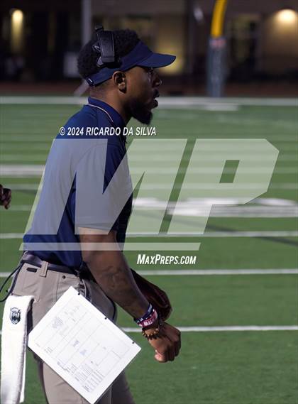 Thumbnail 2 in Strake Jesuit vs Tompkins (UIL Football 6A D1 Bi-District) photogallery.
