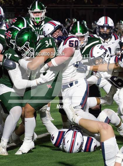 Thumbnail 3 in Strake Jesuit vs Tompkins (UIL Football 6A D1 Bi-District) photogallery.
