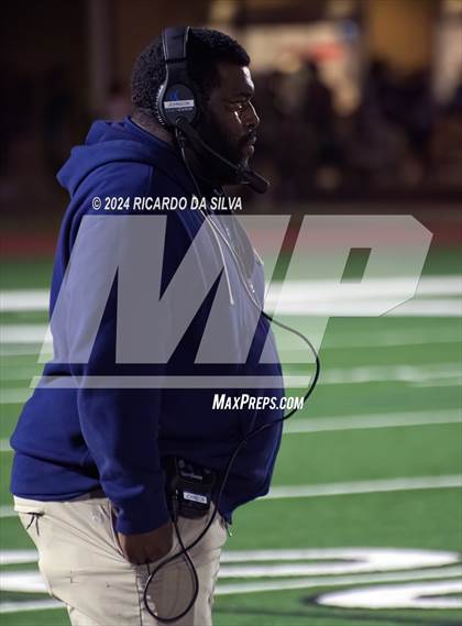Thumbnail 2 in Strake Jesuit vs Tompkins (UIL Football 6A D1 Bi-District) photogallery.