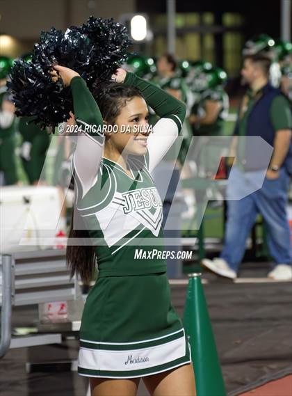 Thumbnail 1 in Strake Jesuit vs Tompkins (UIL Football 6A D1 Bi-District) photogallery.