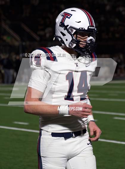 Thumbnail 2 in Strake Jesuit vs Tompkins (UIL Football 6A D1 Bi-District) photogallery.