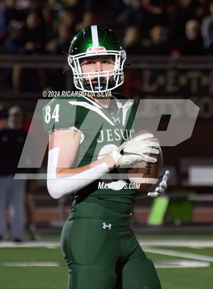 Thumbnail 2 in Strake Jesuit vs Tompkins (UIL Football 6A D1 Bi-District) photogallery.