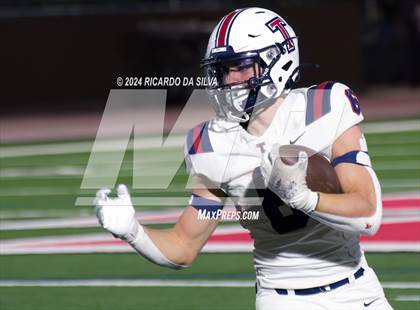 Thumbnail 1 in Strake Jesuit vs Tompkins (UIL Football 6A D1 Bi-District) photogallery.
