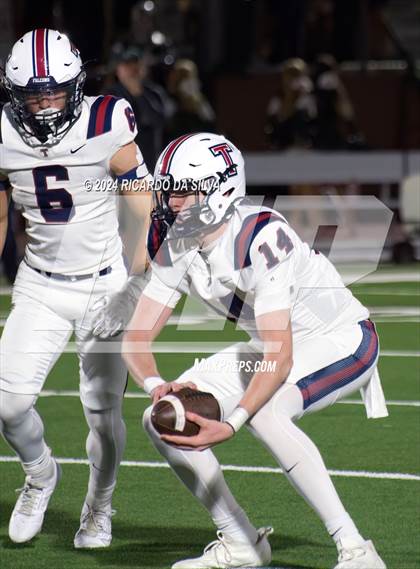 Thumbnail 2 in Strake Jesuit vs Tompkins (UIL Football 6A D1 Bi-District) photogallery.