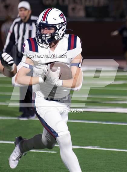 Thumbnail 3 in Strake Jesuit vs Tompkins (UIL Football 6A D1 Bi-District) photogallery.